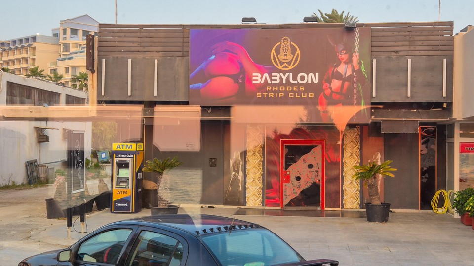 Griechenland - Rhodos - Nett, dass hier eine Haltestelle ist. Merkwürdig, hier steigen nur erwartungsvolle Männer aus.