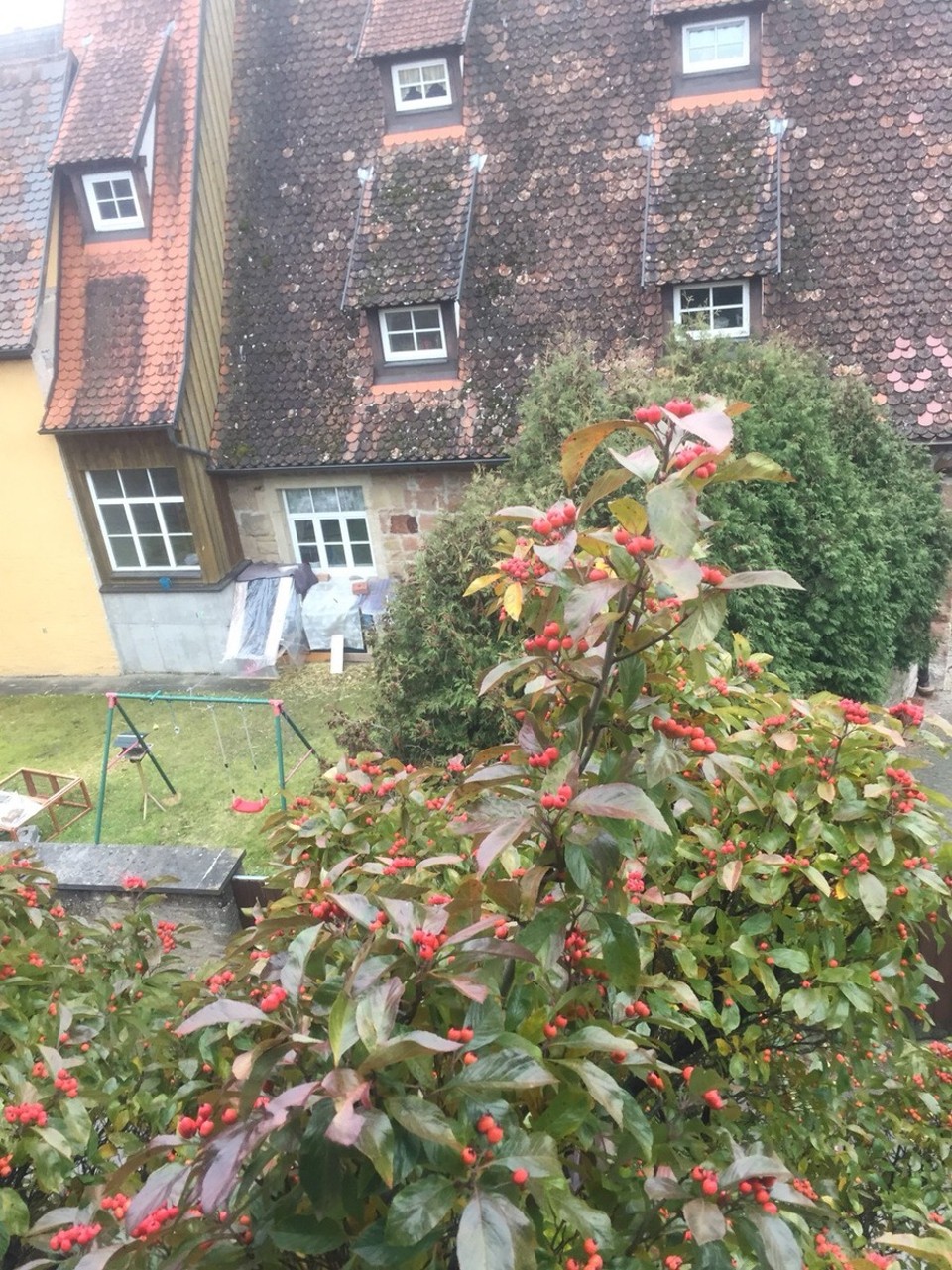 Deutschland - Rothenburg ob der Tauber - Blick von der Stadtmauer auf die idyllische Altstadt von Rothenburg!