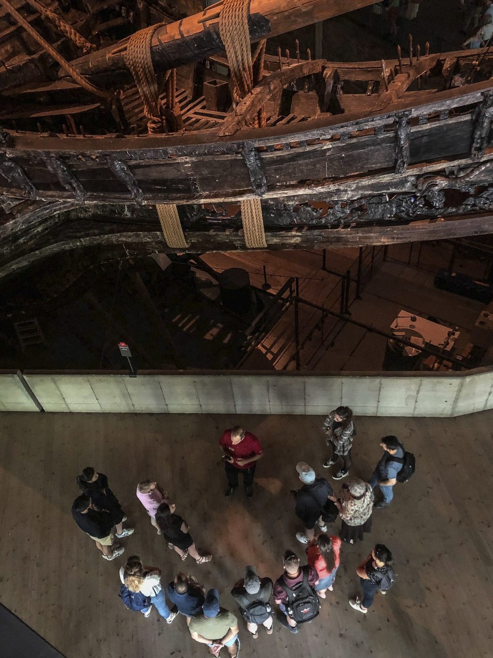 Schweden - Stockholm - Die Sprachenvielfalt, die im Vasa-Museum zu hören ist, ist eindrücklich. Es wäre interessant eine Weltkarte mit Fähnchen zu sehen, wo alle Besucher herkommen. 