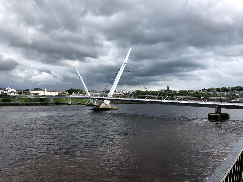 Vereinigtes Königreich - Londonderry - Friedensbrücke (Fußgängerbrücke über den River Foyle)