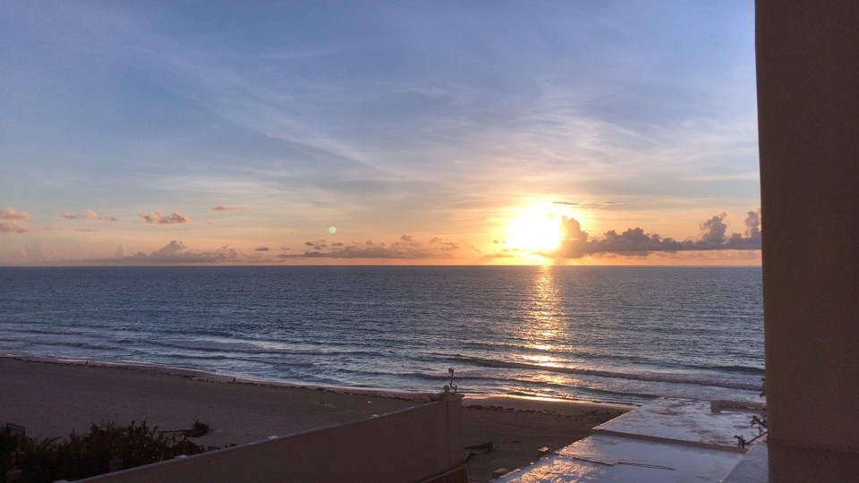 Mexiko - Cancún - Sonnenaufgang vom Zimmerbalkon