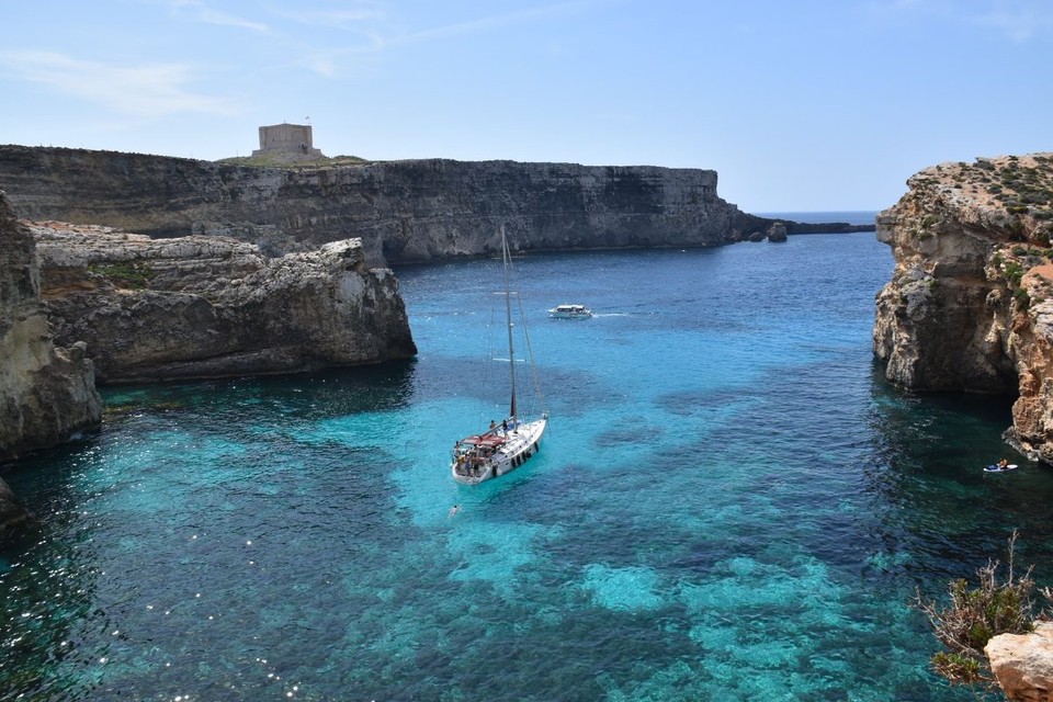 Malta - Marsaxlokk - Zu vielen Aussichtspunkten gab es keine Wege, also ging es über Stein und Geröll zu den schönsten Orten.