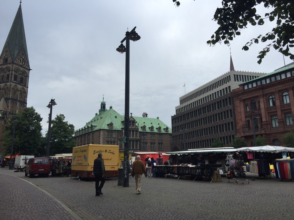 Germany - Bremen - Bremen Markt Platz. Saturday markets. 
Buildings: Sparkasse facade from 1755, Rathsapotheke from 1595, State Parliament. 