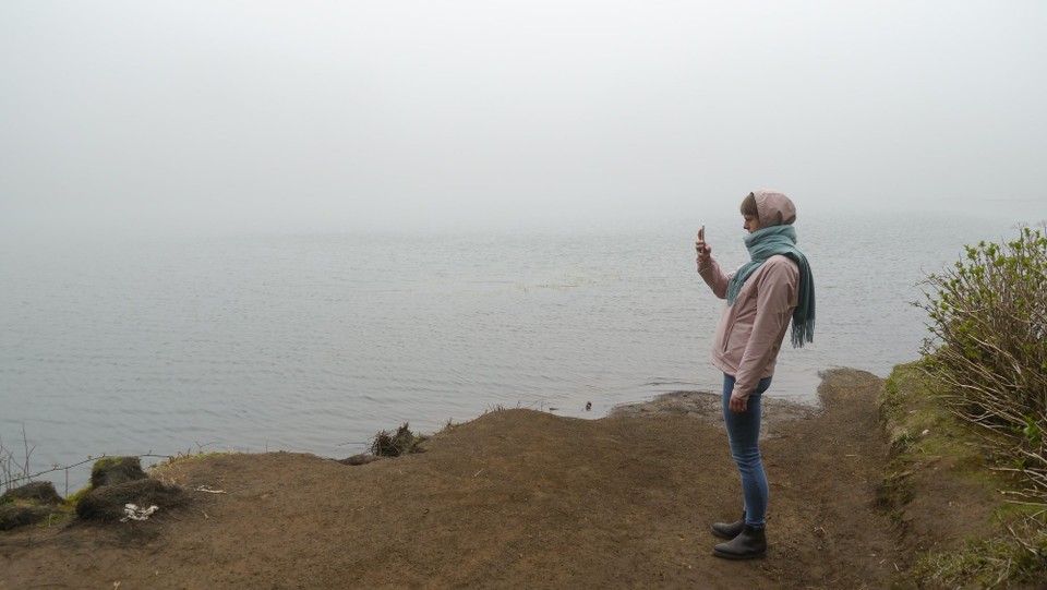 Portugal - Lagoa do Canário - Maria sucht den See.