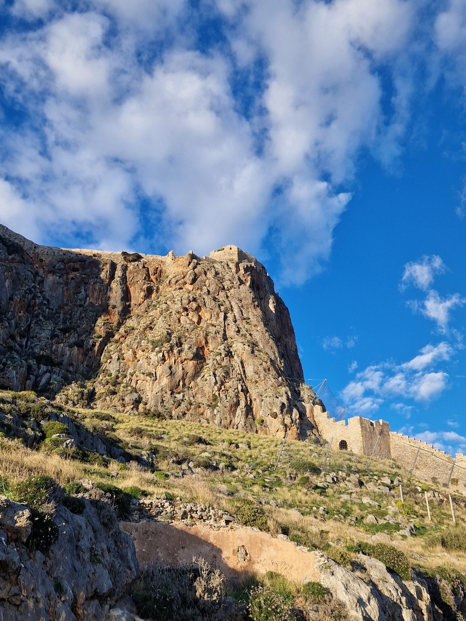 Griechenland - Monemvasia - …nanu, was ist denn das da für eine Stadtmauer?