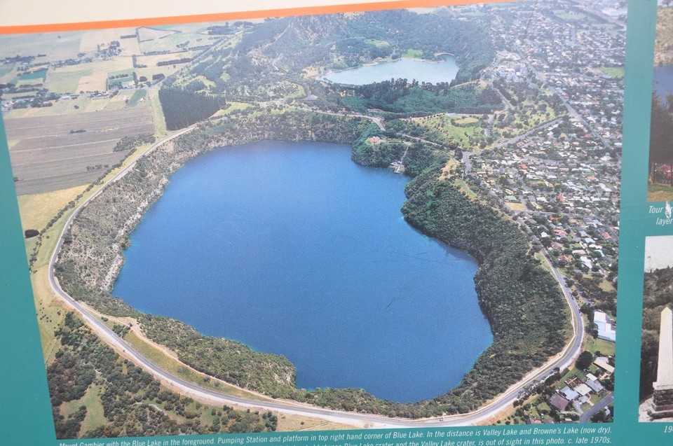 Australien - Coonawarra - Beeindruckend
der Kratersee in Mount Gambier: Lake Blue