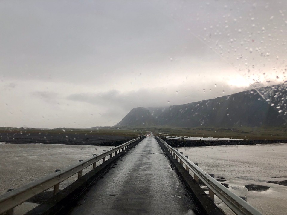 Island - Sveitarfélagið Hornafjörður - Natürlich einspurig. Und wir mitten drauf...