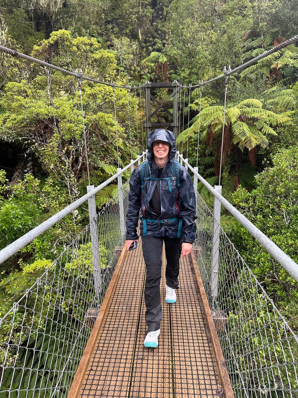 Neuseeland - Abel Tasman National Park - Maruia hat meinen Regenjacke bekommen, da ihr Gepäck immer noch nicht angekommen ist