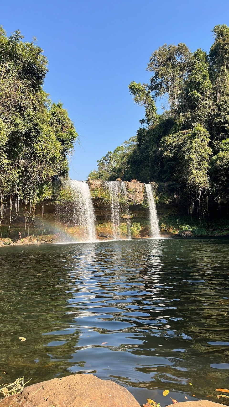 Laos - Pakse - We then went to the next waterfall - Tad Gneuang. This is where you could swim but it was so cold so I just walked around to the other side. Got some cute pics with Maisie even though we both almost fell over a lot 😂