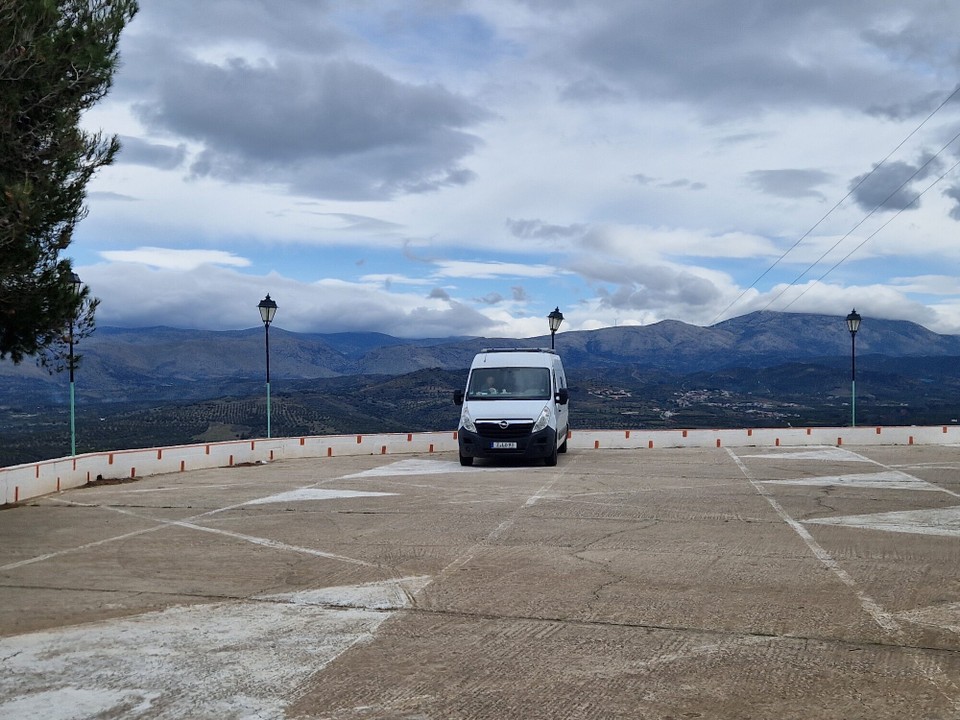 Griechenland - Nauplion - …ganz allein auf dem Parkplatz kurz vor der Abfahrt nach Navplion