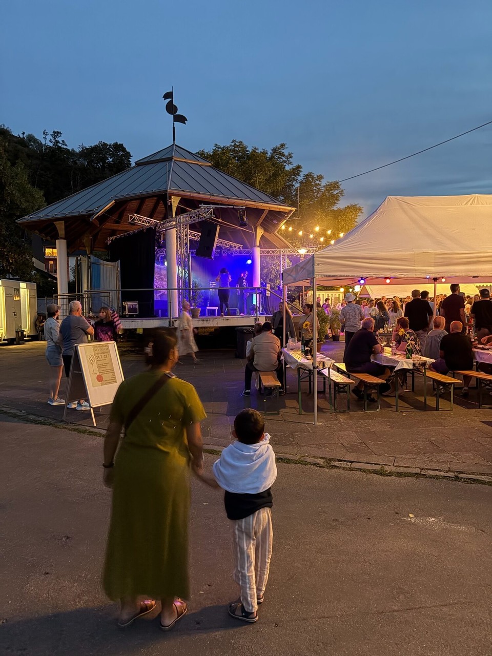 Deutschland - Traben-Trarbach - Danach ging es noch auf das Jakobsfest im Ort, wo noch ein wenig getanzt wurde.