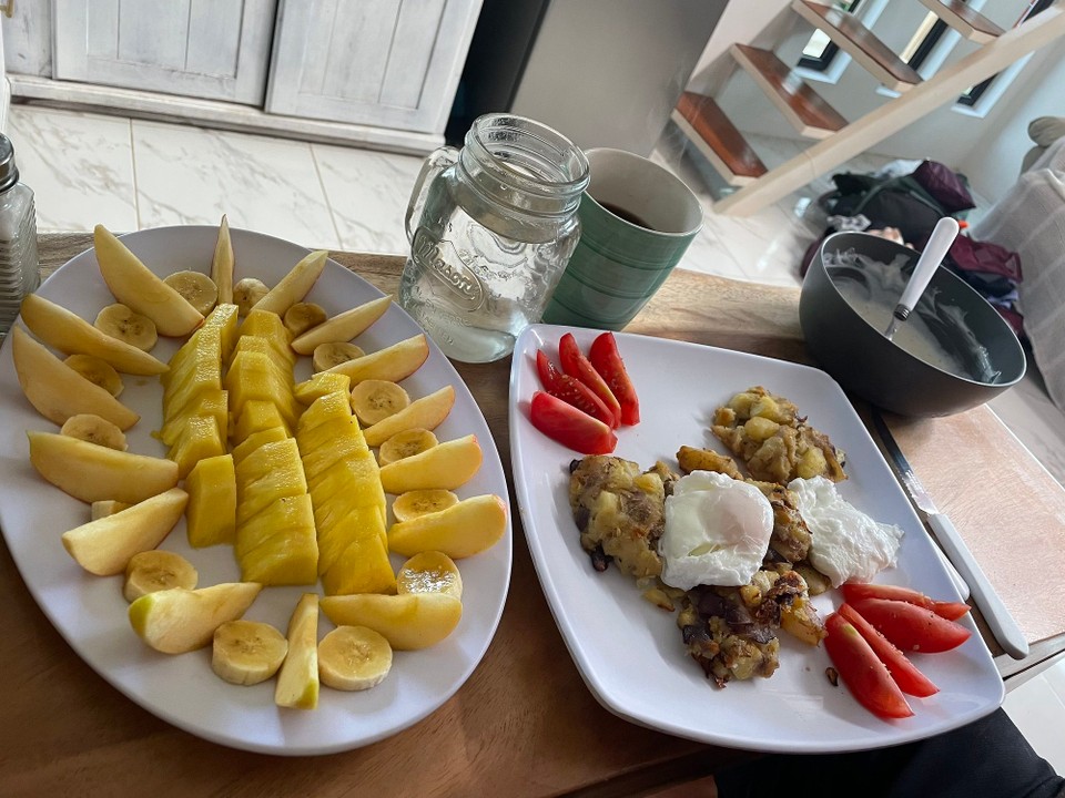 Nicaragua - Nagarote - Nach einem kurzen Strandlauf mit einem Brunch in den Tag starten 🍳 🍍 