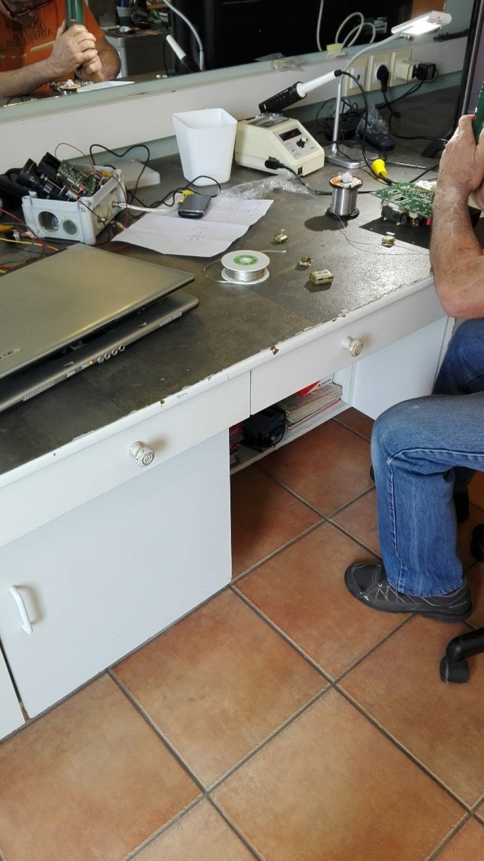 Frankreich - Quissac - Der Herr vom "Service Dépannage" in Aktion 