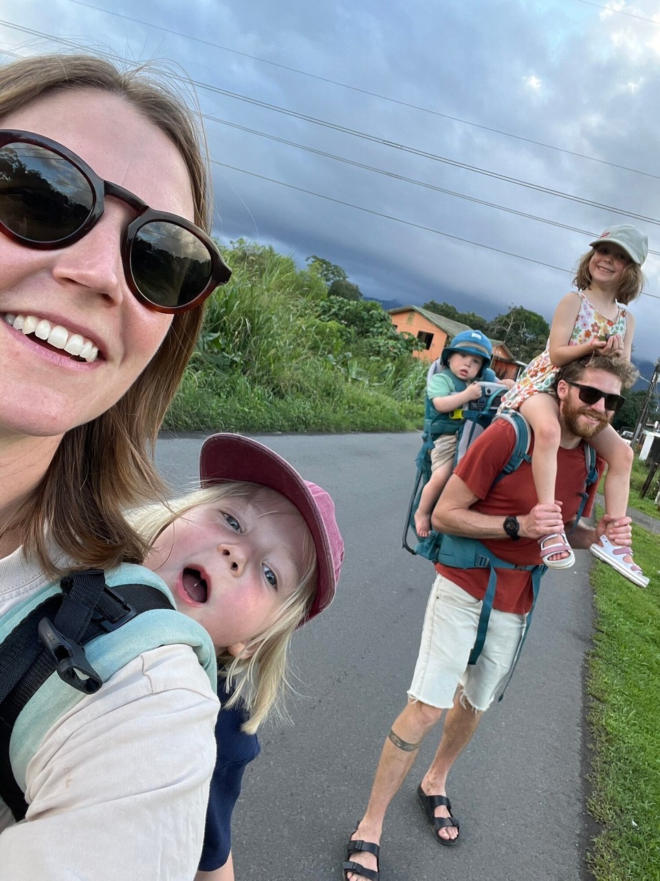 Costa Rica - La Fortuna - Rückweg als Triple-Baby-Transport.
