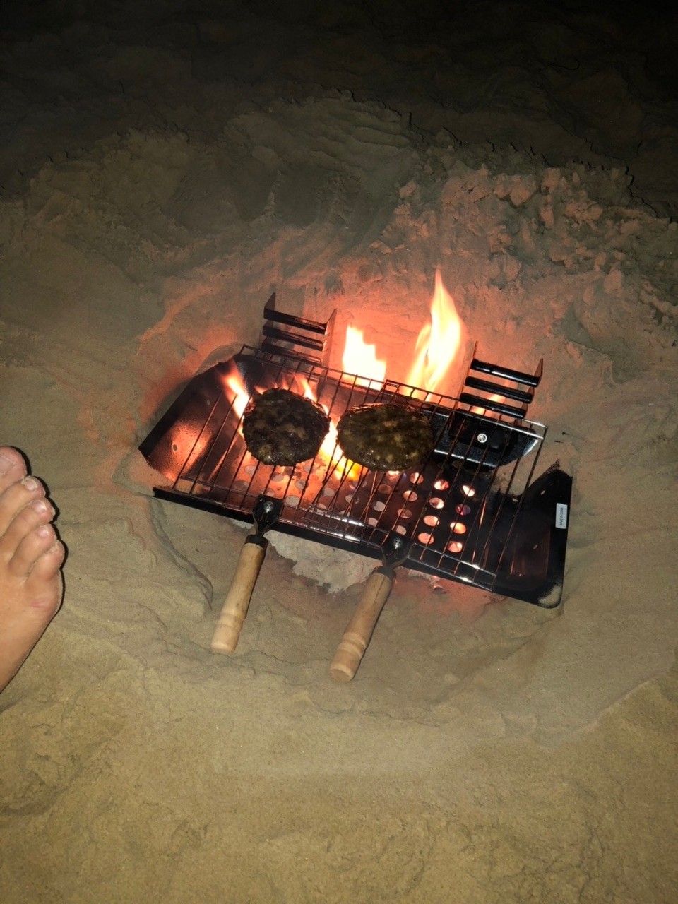 Vereinigte Staaten - Pismo Beach - Papa hat Feuer und richtig leckere Burger gemacht!