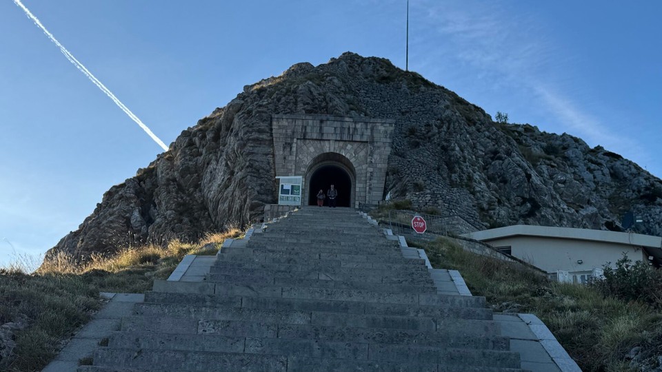Montenegro - Cetinje - Endlich sind wir am Mausoleum, der Grabstätte von Petar II. Petrović-Njegoš, einem Fürstbischof von Montenegro angekommen. Wir müssen nur noch die 461 Stufen bezwingen.