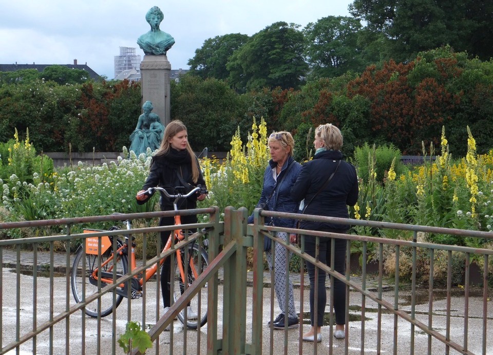 Dänemark - Kopenhagen - Den Lille Havfrue - Es besteht Interesse an unseren geliehenen Bikes