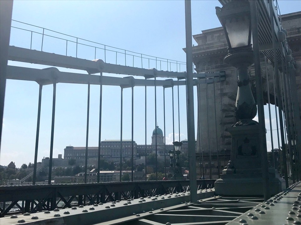Ungarn - Budapest V. kerület - Kettenbrücke | Wo man auch hinsieht, schöne Architektur