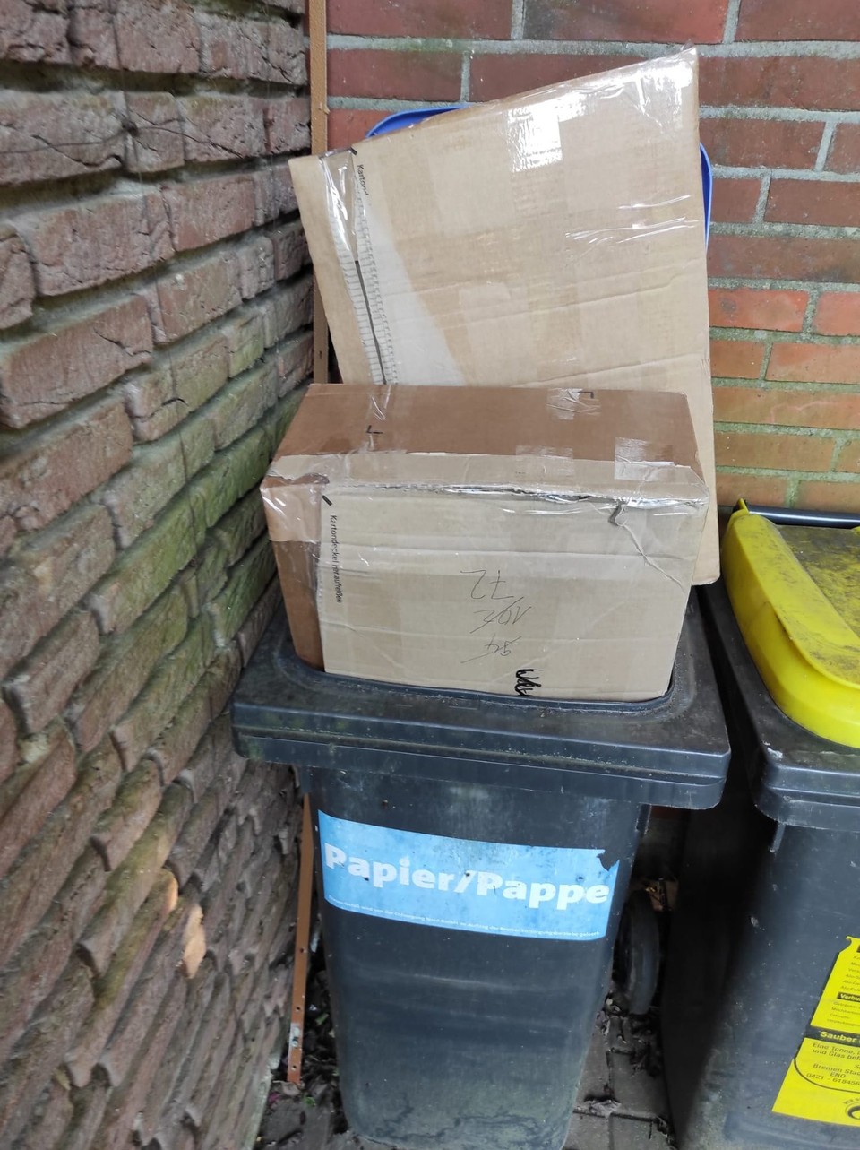 Deutschland - München - Ups - so nicht!
Der Großteil meines Gepäcks ist schon in Bremen und wird mir am Sonntag nach Cuxhaven gebracht. Damit ich nur mit einer Satteltasche und der Lenkertasche samt Fahrrad in den Zug muss. Sofern Cousinchen die Pakete noch aus der Tonne fischt.....