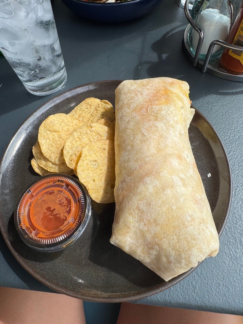 Vereinigte Staaten - Laguna Beach - De zweit letscht Stopp vo üsere Reis esch Laguna Beach. Vo Palm Springs us esch das nur öbbe 2h gsi zum fahre.☺️
Mier sind ines chlises Restaurant go Zmittag ässe. Es hed Heidelberg gheisse.🙈