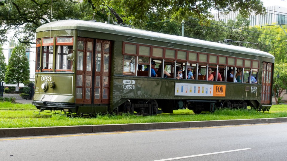 USA - New Orleans - Der City Express rumpelt und rattert mit etwa 8 km/h in die Stadt.
