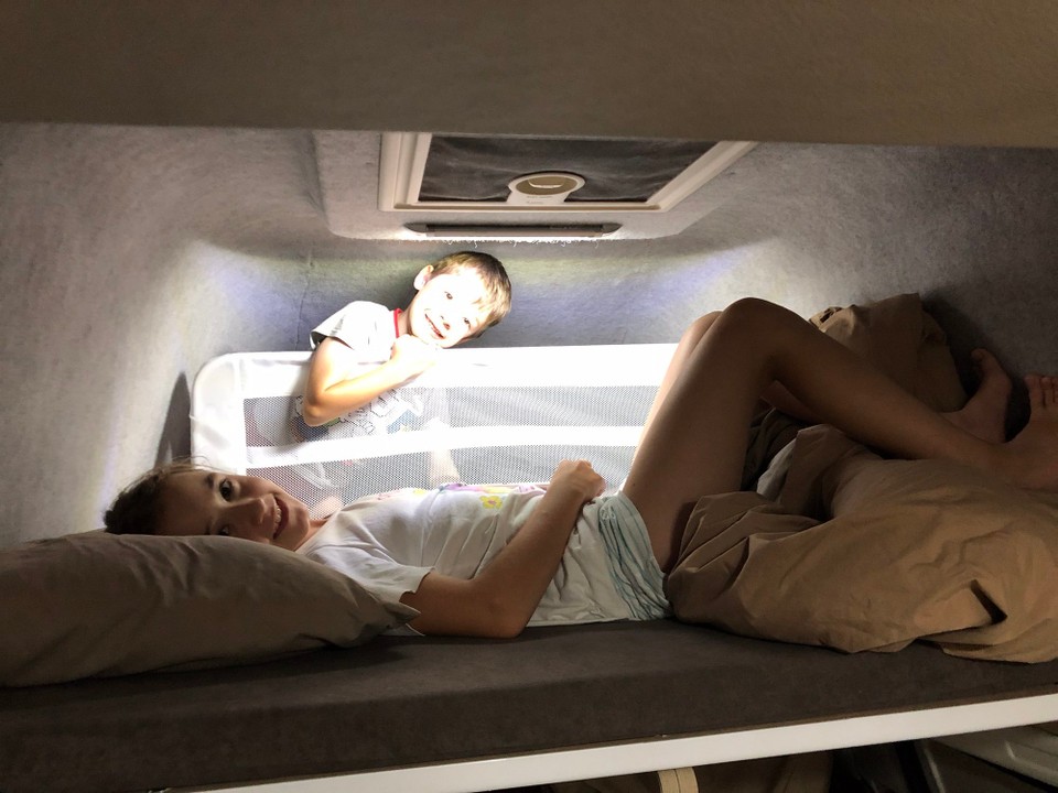 Neuseeland - Harewood - Das obere Bett ist zwar auch 2,0m lang und teilweise sogar 1.37m breit. Es ist aber nicht sehr hoch. Unsere Kinder haben darin quer geschlafen.