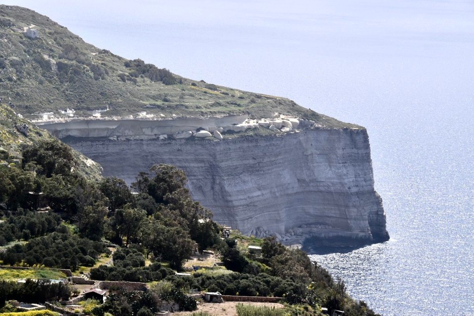Malta - Ta' Kercem - Dingli Cliffs, war unser nächstes Ziel, eine hoch aufragende Steilküste mit Panoramablick.
Die Klippen ragen bis zu 250 Meter über den Meeresspiegel und sind damit der höchste Punkt des maltesischen Archipels.