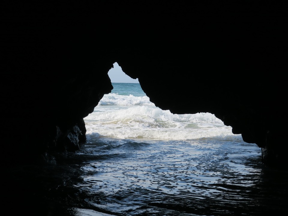 Australia - Loch Sport - Sea cave a secret beach