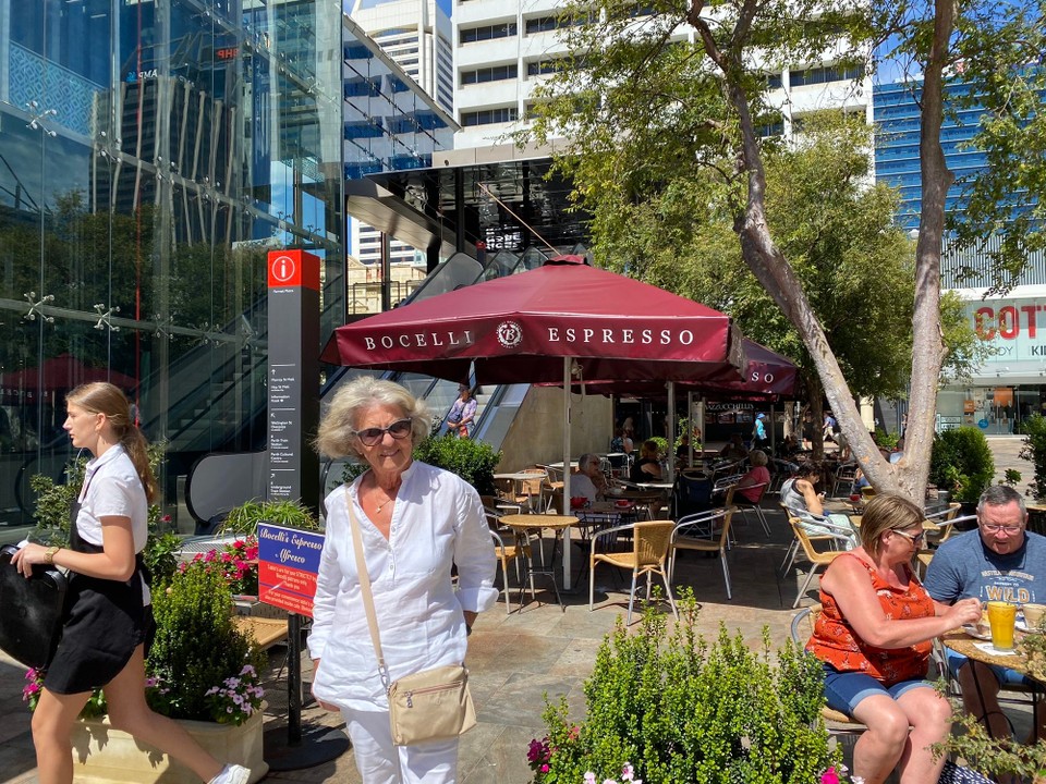 Australien - Perth - heute machen wir einen Ausflug nach Perth. Hier nach dem Morgenessen im Café Bocelli
