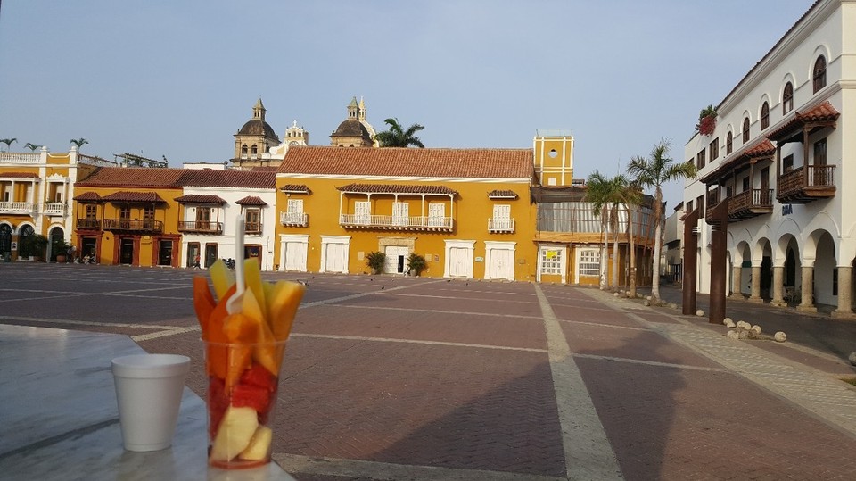 Kolumbien - Cartagena - Das morgendliche Ritual genieße ich immer wieder aufs neue. Süßer Kaffee und geiles Obst - oh my God...