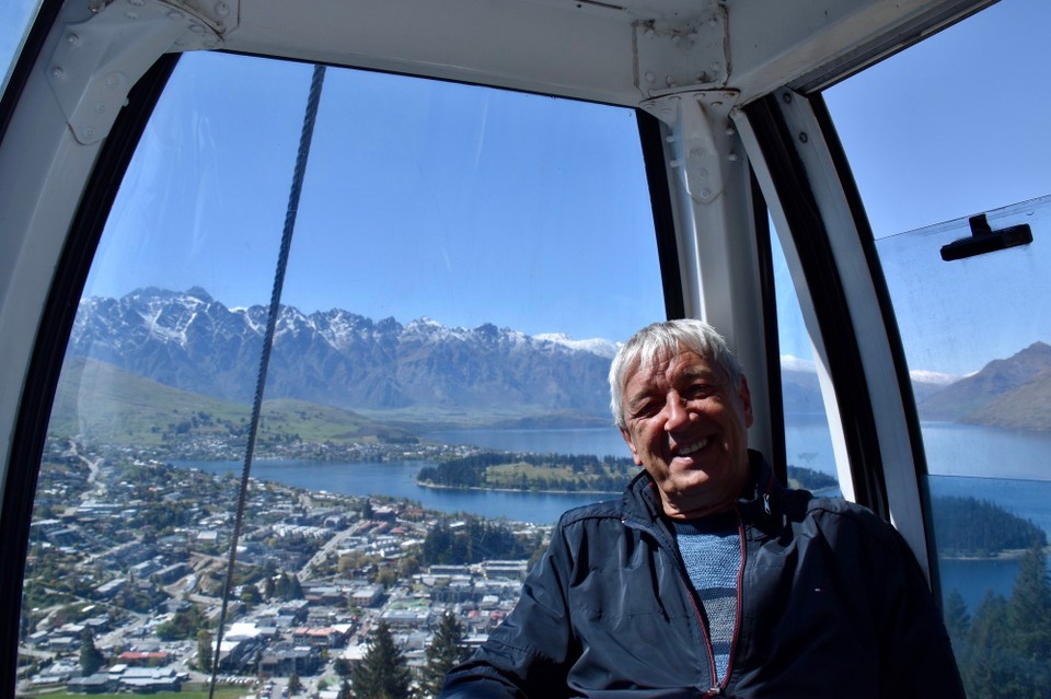 Neuseeland - Queenstown - Strahlender Sonnenschein und blauer Himmel ohne Wolken.
Wir hatten ja gestern auch brav aufgegessen.
