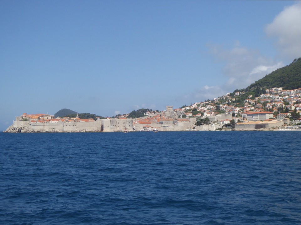 Kroatien - Župa Dubrovačka - Der erste Blick auf Dubrovnik vom Boot aus 