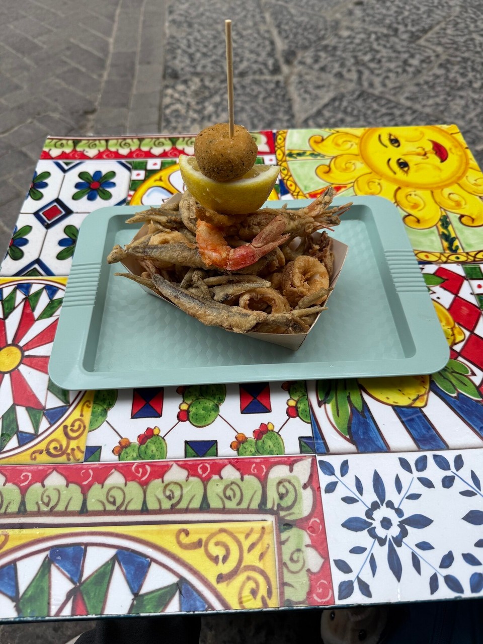 Italien - Syrakus - Stilleben Fisch auf Tisch