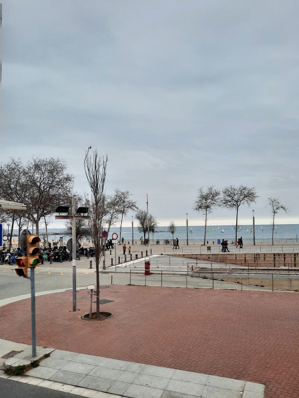 Spain - Barcelona - Jurmala kura pastaigajamies lidz velam valaram