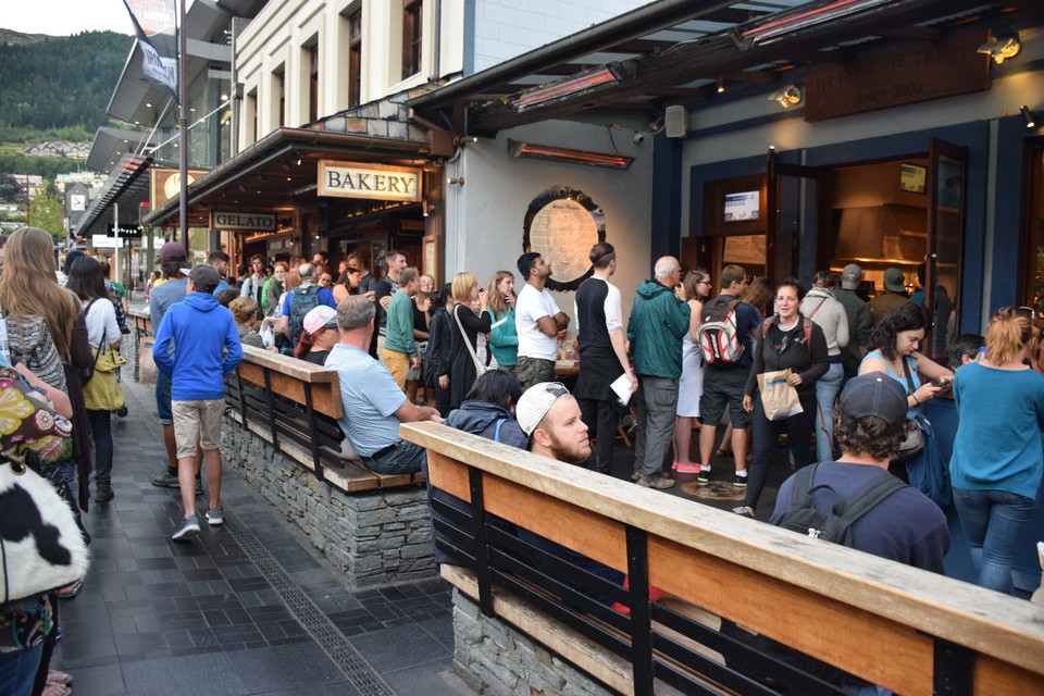 Neuseeland - Queenstown - Die Schlange bei Fergburger...