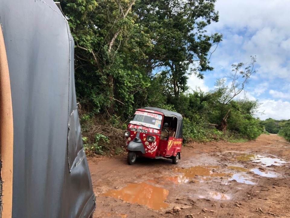 Kenia - Mombasa - Und auf geht’s über die Edelstraßen 😅👌🏾
Dass nichts von Bord gegangen ist ,ist alles