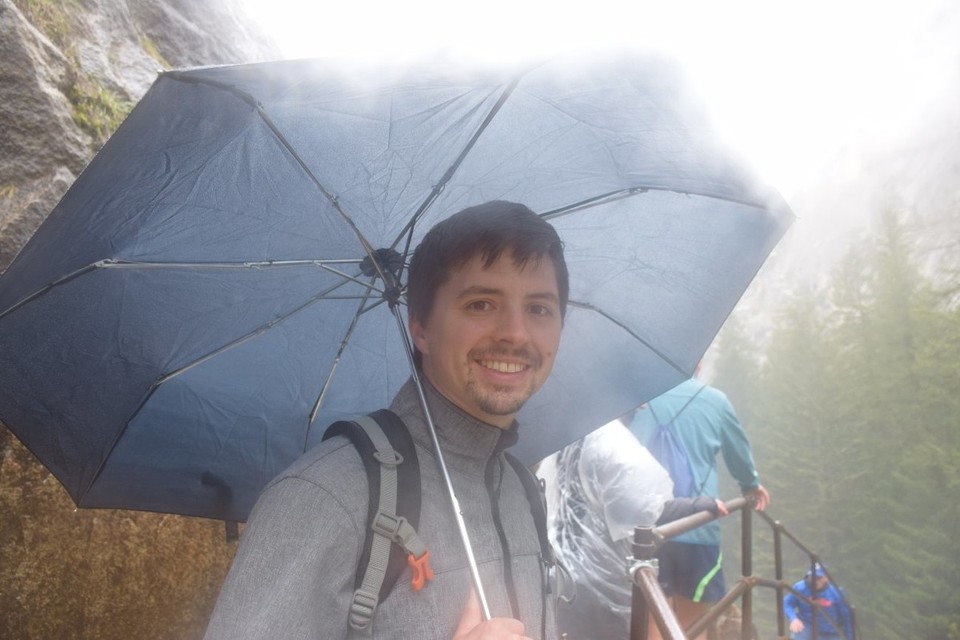 USA - Yosemite-Nationalpark - Wir sind froh um Regenjacke und Regenschirm