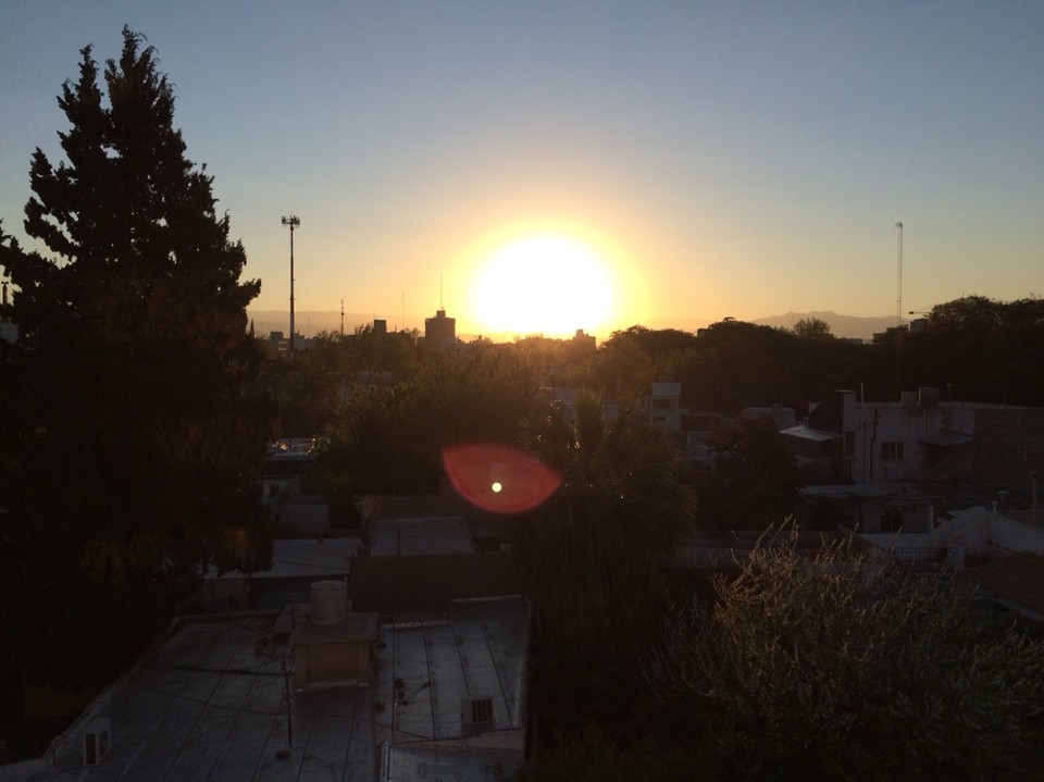 Argentinien - San Juan - Blick aus unserer Wohnung auf die noch teilweise verschneiten Anden 