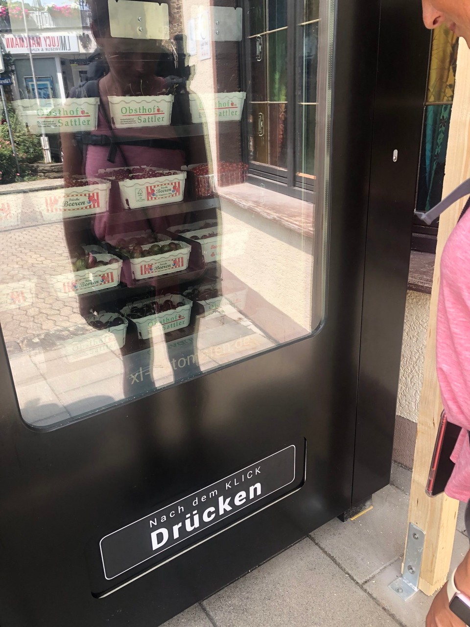 Deutschland - Winningen - Kirschen aus dem Automaten - super lecker