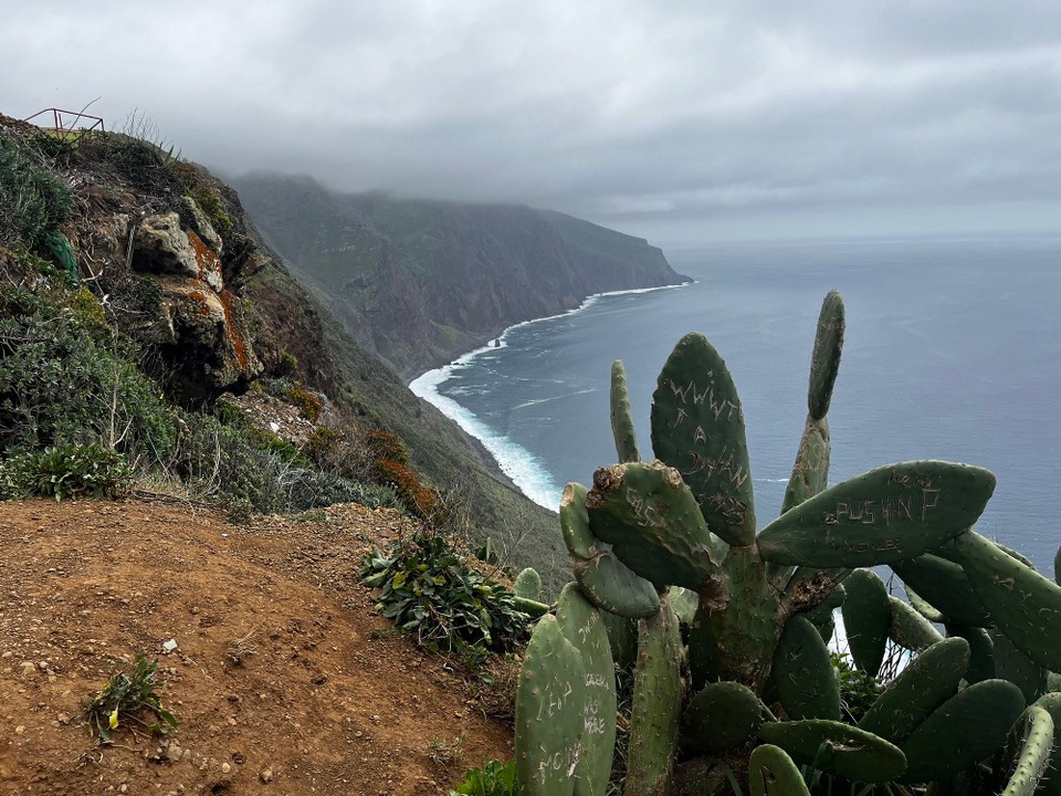 Portugal - Calheta - Die Küste Richtung Osten