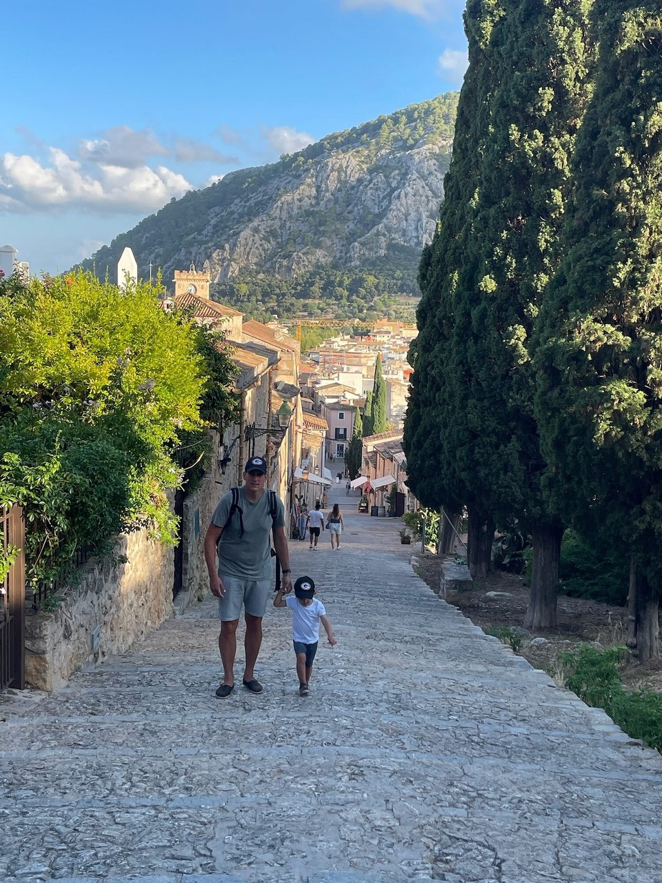 Spanien - Pollença - Da wir gestern keine Zeit hatten um die Stadt richtig zu erkunden, sind wir nochmal nach Pollenca gefahren. Zuerst ging es 365 Stufen zur Kapelle El Calvari.