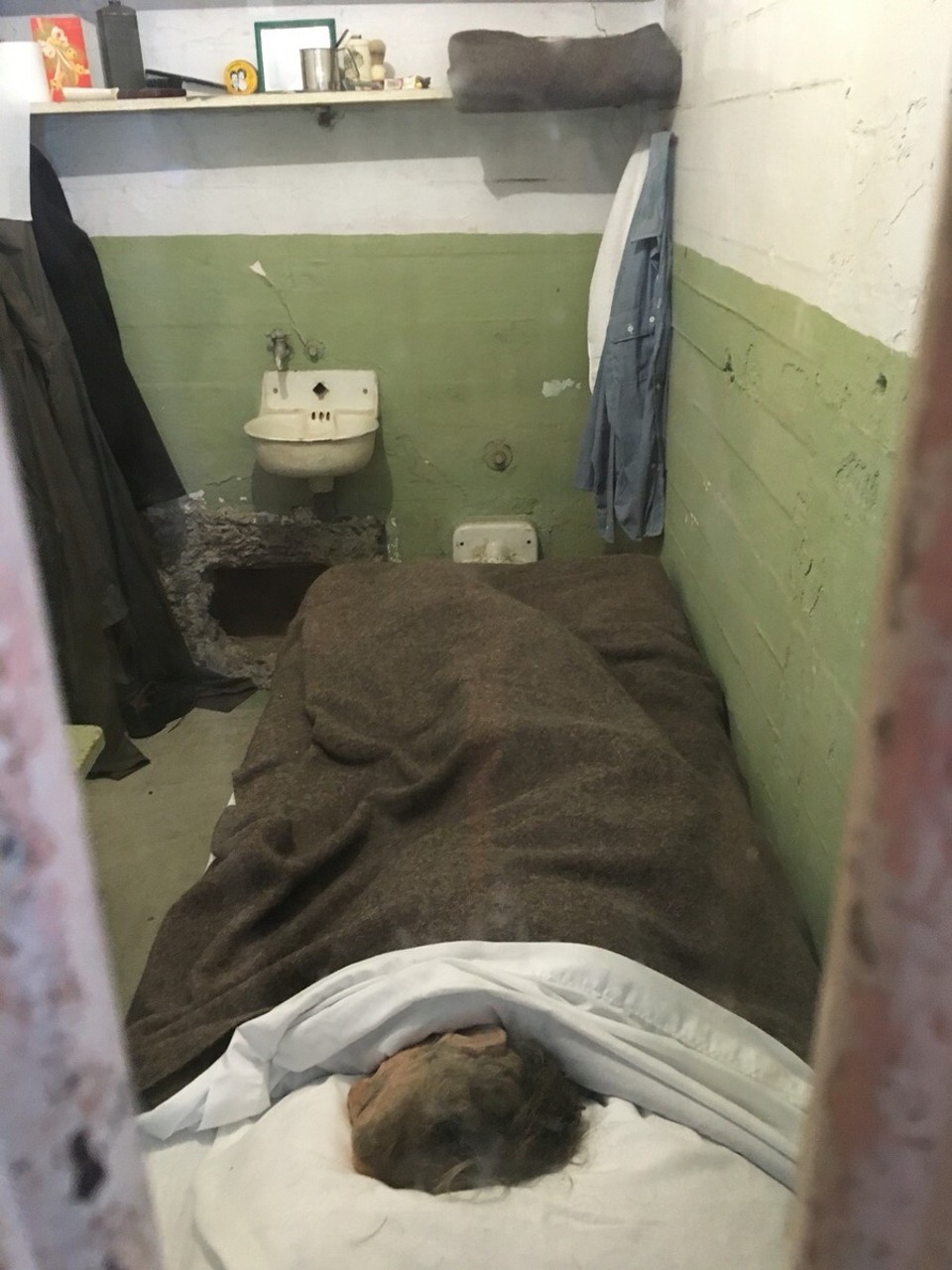 Vereinigte Staaten - San Francisco - Und so entkommt man - mach dir einen Kopf aus Seife und Klopapier und grab einen Tunnel mit einem Löffel