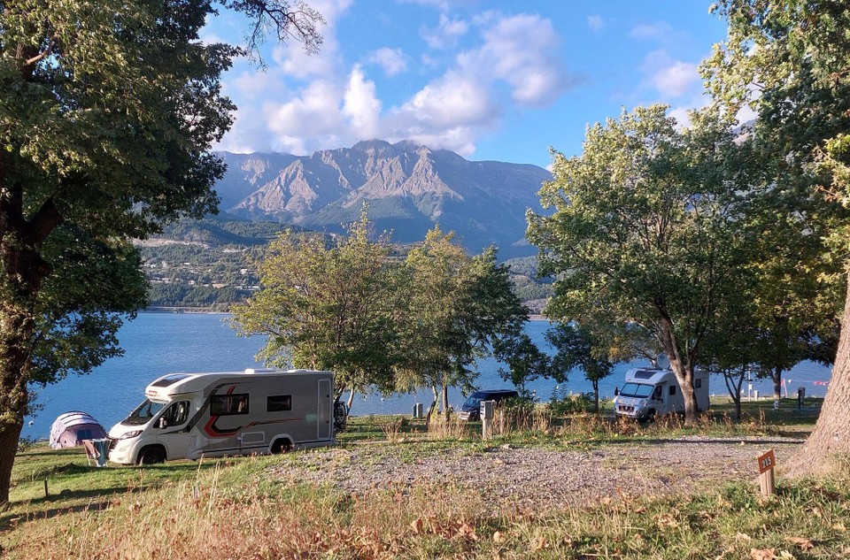 Frankreich - Savines-le-Lac - Campingplatz, fast Leer, schließt demnächst!
In Frankreich endet die Saison Ende September bis Mitte Oktober