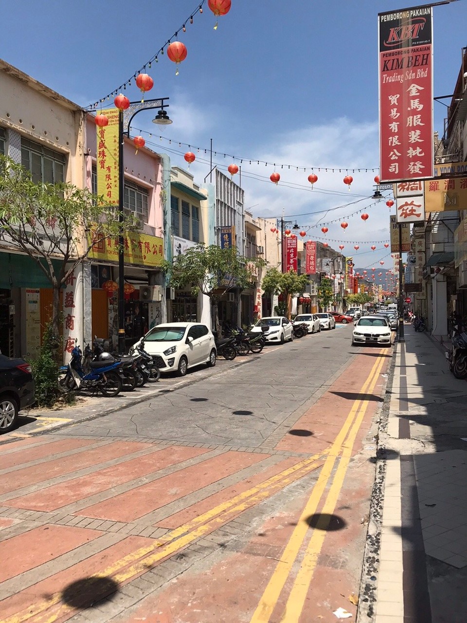 Malaysia - Georgetown - Not quite sure what’s happened with the yellow lines here but it’s a very chilled out place