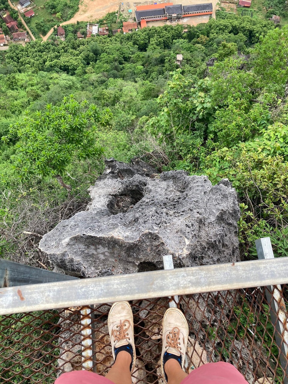 Laos - Ngoi - Ganz klein der erste Viewpoint da unten 😅