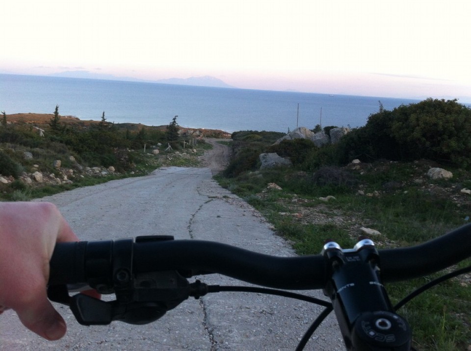 Turkey - Çeşme - Halsbrecherische Steigungen und Abfahrten: hoch im ersten Gang, runter mit Klammergriff an beiden Bremsen...