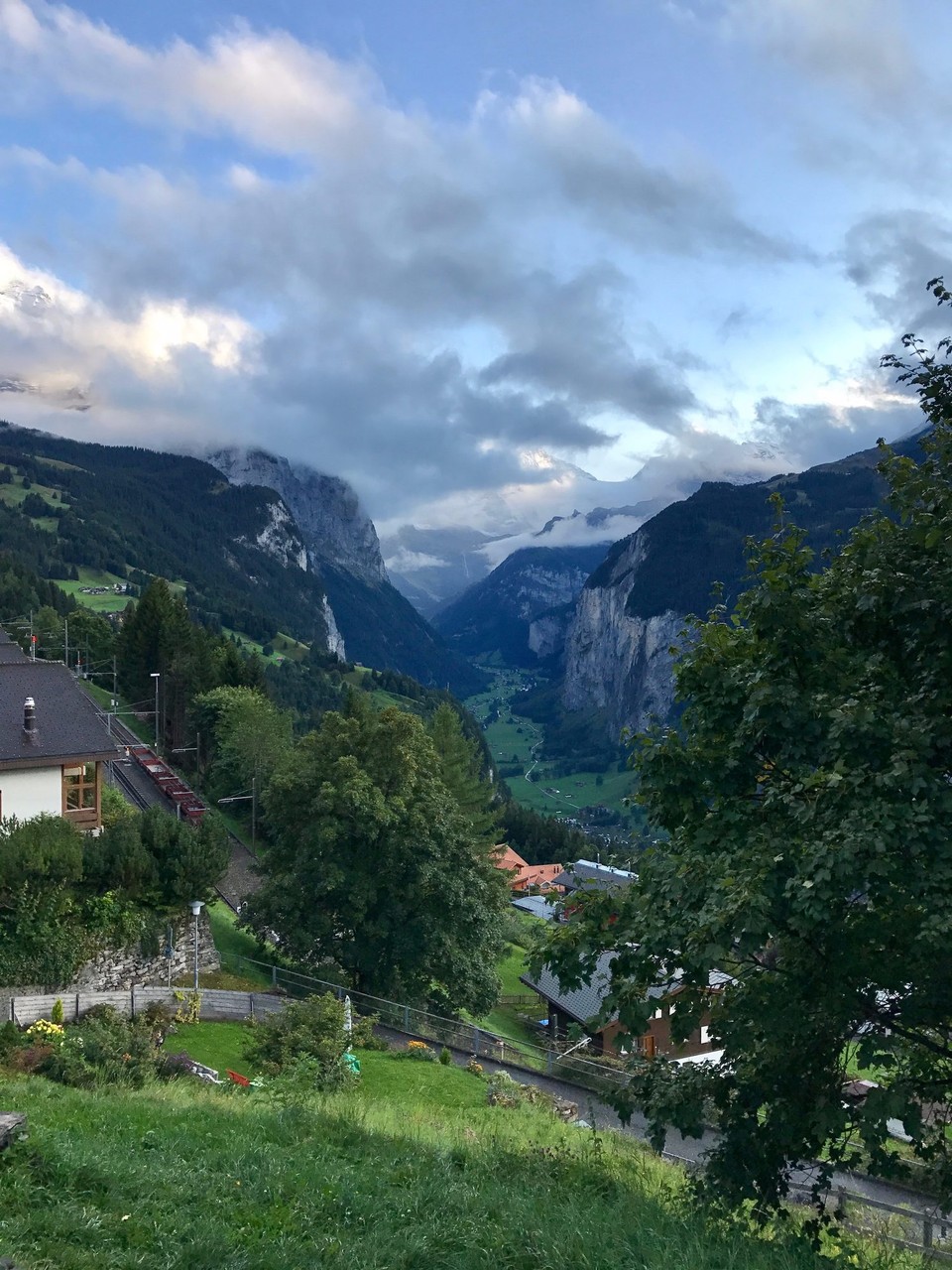  - Schweiz, Wengen - Blick ins Lauterbrunnener Tal
