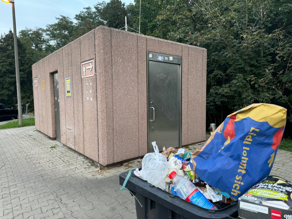 Deutschland - Reichshof - Stinkemüllklo 