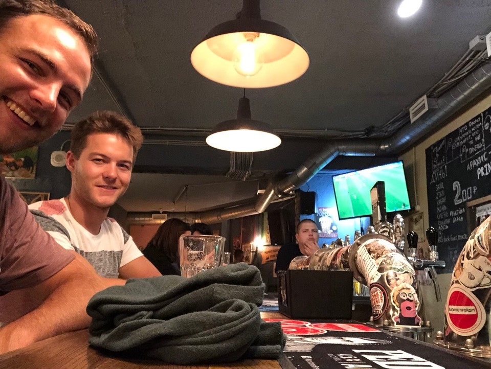Russland - Sankt Petersburg - Stammkneipe paar Ecken weiter von unserem Hostel wo das ein oder andere Bier gekippt wurde 😬🍺
