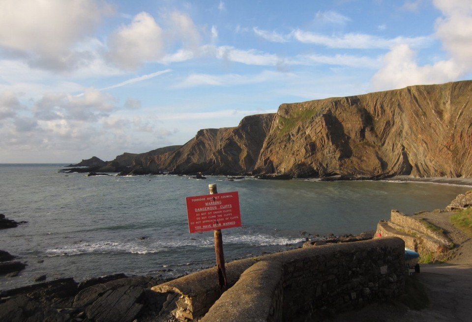 Vereinigtes Königreich - Hartland Quay - Between high & low tide am Hartland Quay